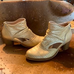 Adorable DKode Gold Leather Booties!